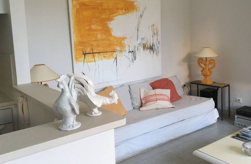 Mudaison House | Luxurious contemporary Provençal farmhouse with swimming pool in the heart of the village