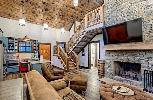 Clarkesville House | Luxurious Cottage Rental for an Amazing Family Getaway in Georgia