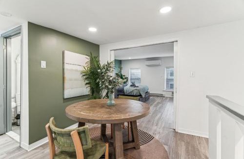 Kensington Apartment | Luxurious couples suite KING BED, romantic, central, wifi