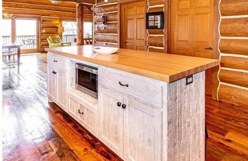 Melrose Cabin | Luxurious Cozy Log Cabin in the Woods, Private getaway at the lake!