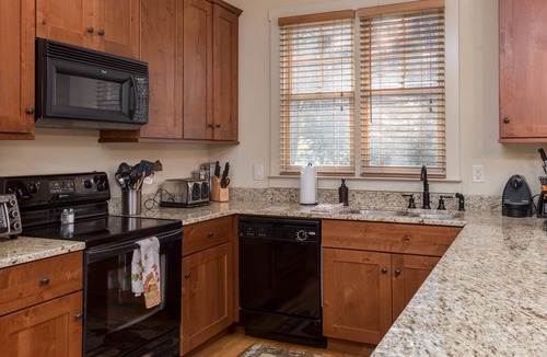 Bear Lake Reserve Cottage | Luxurious Creekside mountain cottage at Bear Lake