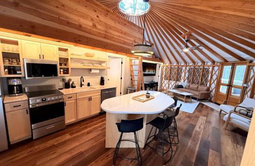 Carson Other | Luxurious Creekside Yurt with Stargazing Dome & Firepit near Carson, Washington