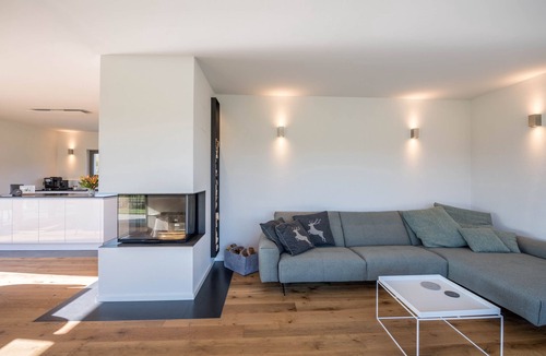 Breitbrunn a. Chiemsee House | Luxurious design holiday home with mountain view, fireplace and garden