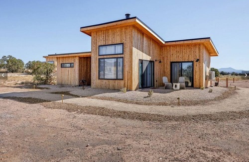 Valle House | Luxurious Desert Casita with River Rock Shower near Grand Canyon, Arizona