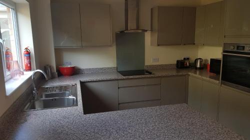 Severn Beach House | Luxurious Dingle Corner