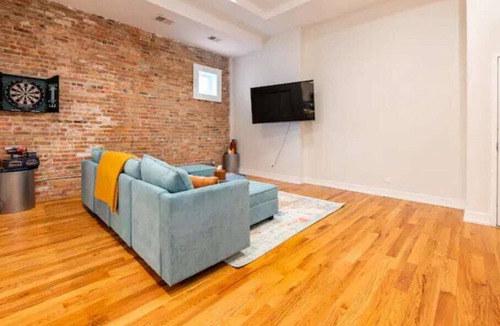 Lower West Side Apartment | Luxurious Downtown 3 Bed 2.5 Bth