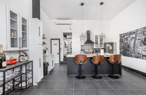 Crawfordsville House | Luxurious Downtown Penthouse Great Views