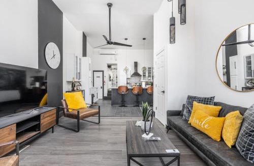 Crawfordsville House | Luxurious Downtown Penthouse Great Views