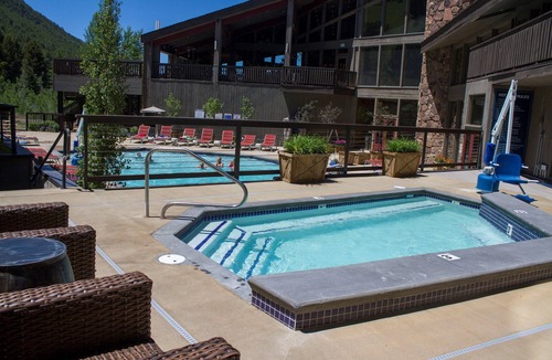 Jackson Condo | Luxurious + Elegant Condo for 8 | Great Location!