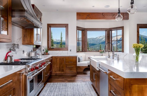 Spanish Peaks House | Luxurious Estate Comfortably Sleeps Up to 12 Guests