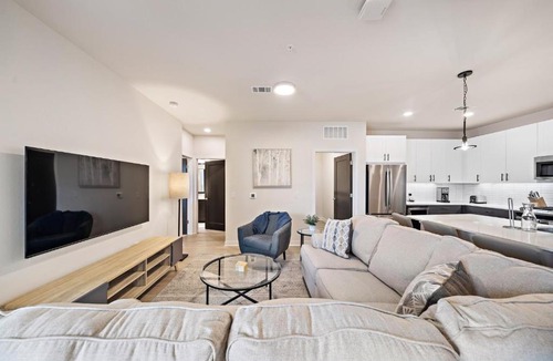 Washington Ave./ Memorial Park Apartment | Luxurious executive king suites