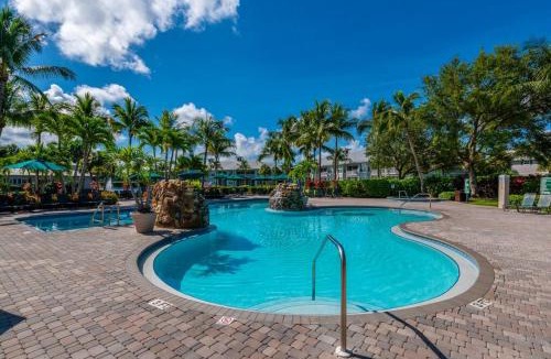 Naples Villa | Luxurious Golf Condo W/Resort Pool and Amenities!