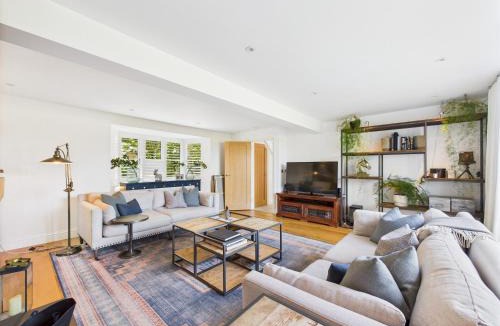 Cadmore End House | Luxurious Hideaway- Cadmore End- Chiltern Hills - Pass the Keys