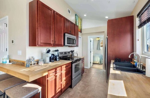 Millvale House | Luxurious Hideaway with a Skyline View