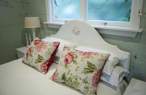 Willowby Cabin | Luxurious Holiday Rental with a Spa in Ashburton, New Zealand
