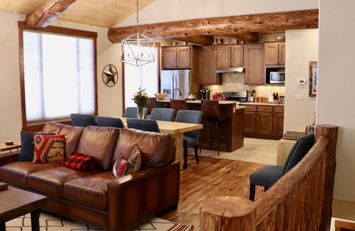 Fraser House | Luxurious Home,1 acre,6mile-W.Park,Hot tub,33miles-RMNP, 2 Masters, Steam Shower