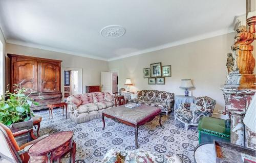 Montgaillard House | Luxurious Home In Montgaillard