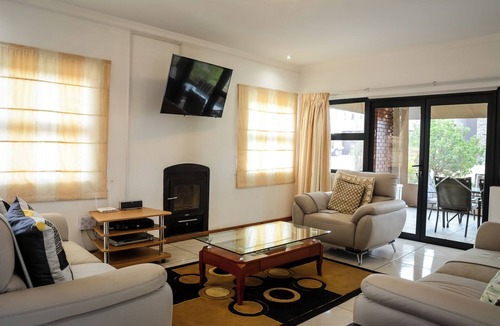 Parys House | Luxurious home on an island golf resort Majestic views of the Vaal river Parys