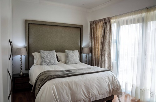 Parys House | Luxurious home on an island golf resort Majestic views of the Vaal river Parys
