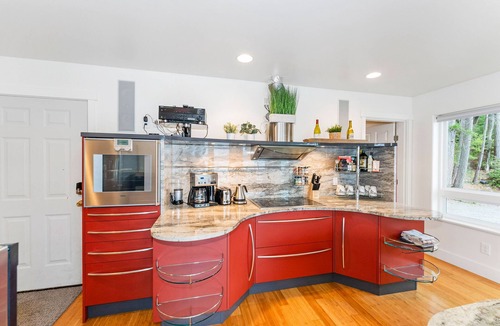 Brinnon House | Luxurious home with private beach access, wood burning fire place, dog-friendly