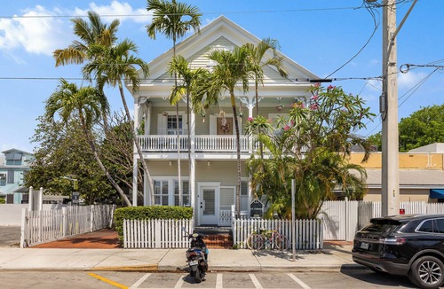 Historic Seaport House | Luxurious Island Pearl - June 1st-July 15th 15% Off!-Private Pool - 2BD/2Bath