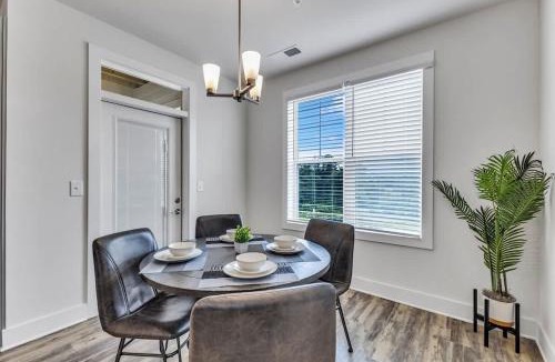 Hayes Apartment | Luxurious King 2BR Suite Mins to Downtown Durham!