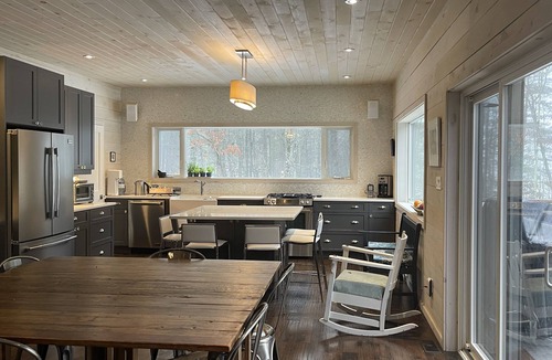 Burleigh Falls House | Luxurious lake house, sunset views and Muskoka room