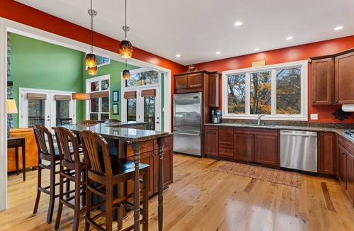 Glasgow House | Luxurious Lakefront Home - 4 acres - near Mammoth Cave NP - 1 GB Fiber WiFi