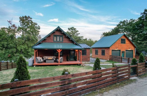 Augusta House | Luxurious Lakefront Log Home with Private Dock and fenced in yard
