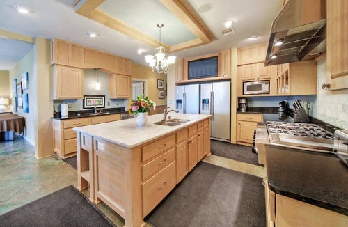 Buchanan Dam House | Luxurious Lakefront Estate: Spectacular Views and 600-ft Private Jetty & Boat Ramp