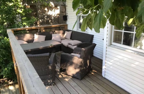 Saskatoon Downtown House | Luxurious Large 3 Bedroom House in Varsity View