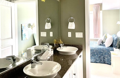 Steveston House | *luxurious”Locations* Spacious