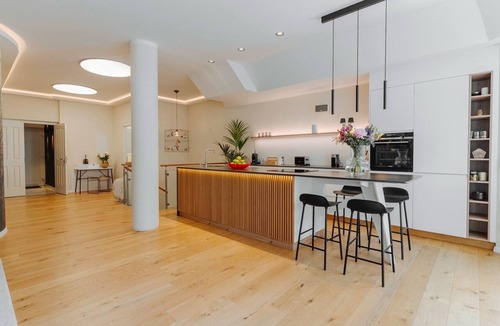 Schwabing Apartment | Luxurious loft with large sun terrace and sauna