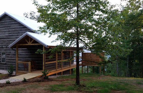 Monteagle Cabin | Luxurious Log Cabin With Breathtaking Bluff View and Hot Tub!