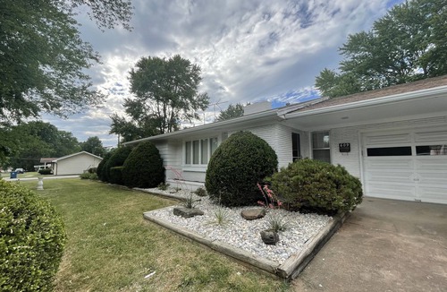 Springfield House | Luxurious Marilyn’s Mansion in the heart of Springfield!
