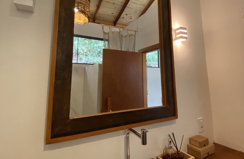 Itamonte House | Luxurious master suite amidst lush nature in the Mantiqueira mountains