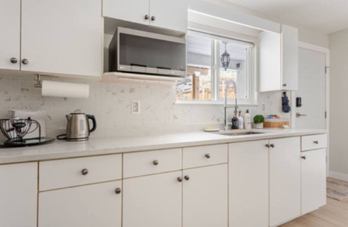 Burke Mountain House | Luxurious & Modern 2 Bedroom private Suite in Coquitlam 1 Family