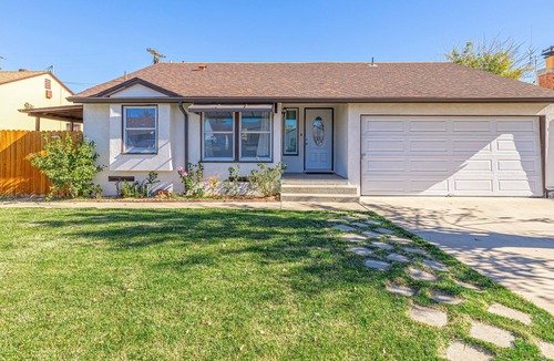 Palmdale House | Luxurious Modern Home 2BD/1B | close to shops