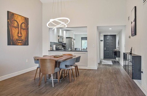 Naples Condo | Luxurious! Modern Remodeled 2 bed/2 bath Naples Condo ~