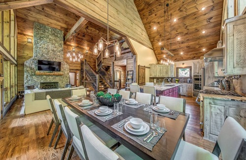 Blue Ridge House | Luxurious modern rustic house on Lake Blue Ridge - sleeps 14