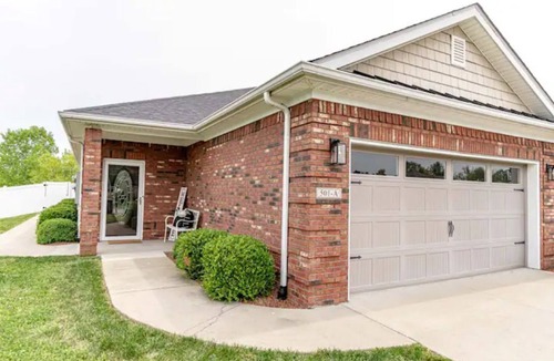 Elizabethtown House | ✸ Luxurious, Modern 3 BR only 1.8mi from Etown Sports Park ✸