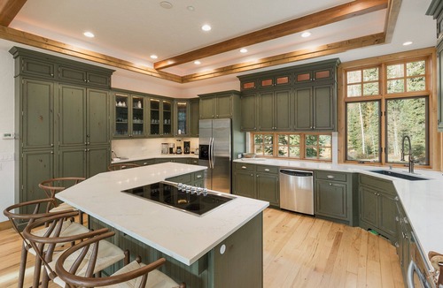 Purgatory House | Luxurious Mountain Lodge – Views, Hot Tub/Ping Pong – 5 Min from Purg