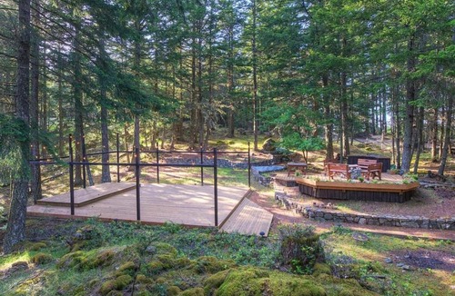 Eastsound House | Luxurious Mountaintop Retreat with Stunning Views