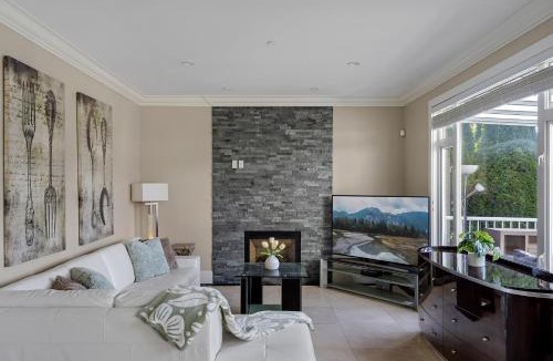 Arbutus Ridge House | Luxurious Multi-Family Home in Vancouver West, 10 Mins Downtown
