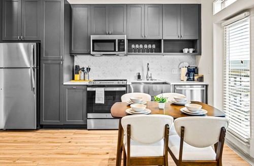 West Oak Hill Apartment | Luxurious New Unit|1Bd1Ba|Pool, Golf Sim
