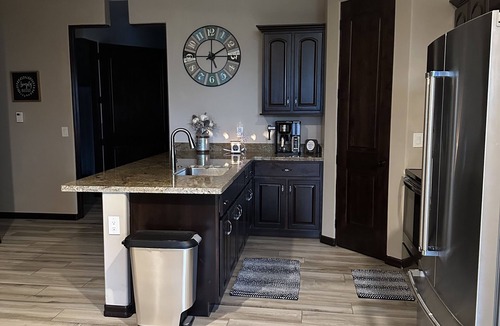 North Valley House | Luxurious North Valley Retreat, minutes to Balloon Fiesta Park, brewery & shops.