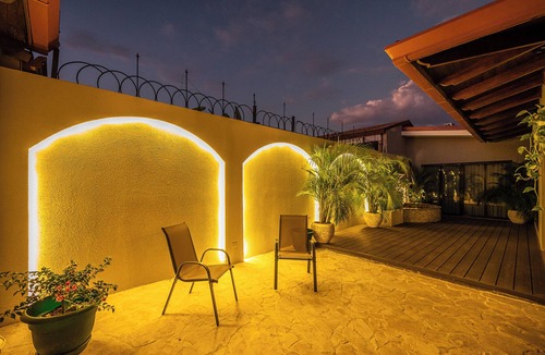Jaco Villa | Luxurious Oasis/Transportation/Breakfast/Maid- Close To Beach