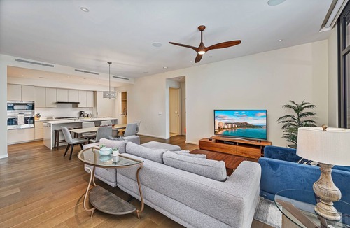 Ala Moana Condo | Luxurious Ocean & Sunset Views Condo at Park Lane w/Luxury Building Amenities
