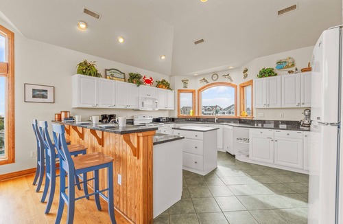 Ocean Isle Estates House | Luxurious Oceanfront Home with Private Pool, Hot Tub, Elevator, Tiki Bar