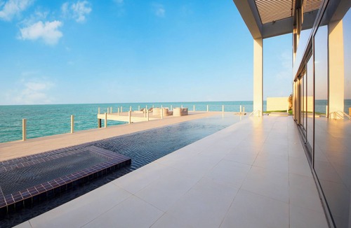Abu Dhabi Villa | Luxurious Overwater Villa with private swimming pool and luxury amenities